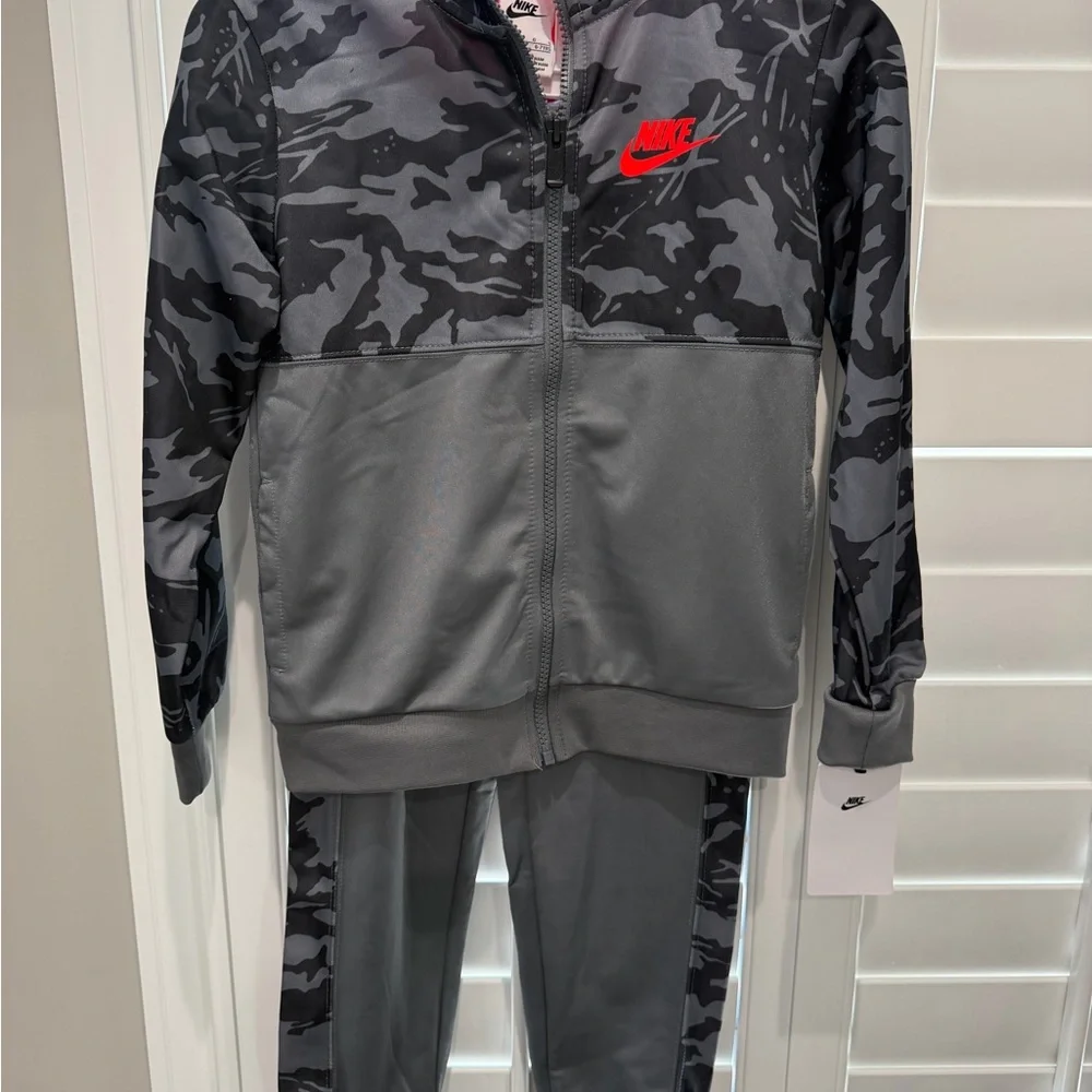 Nike Boys Gray Camo Tracksuit